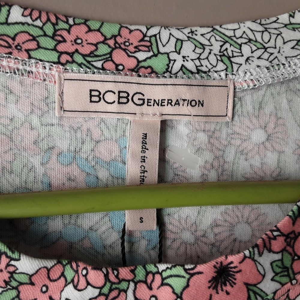 New BCBGeneration Short Sleeve Cropped T-shirt | Floral Garden Small - Picture 6 of 15